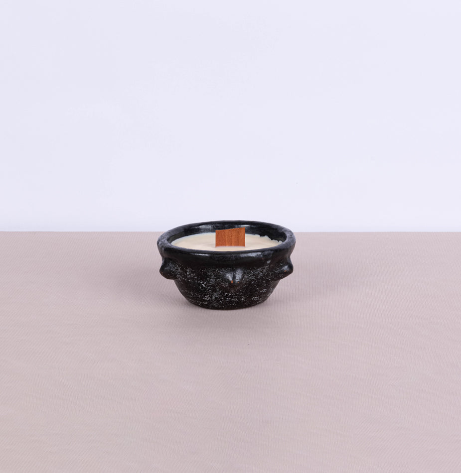 Small black Sejnane candle with textured surface 6 - Fastoun