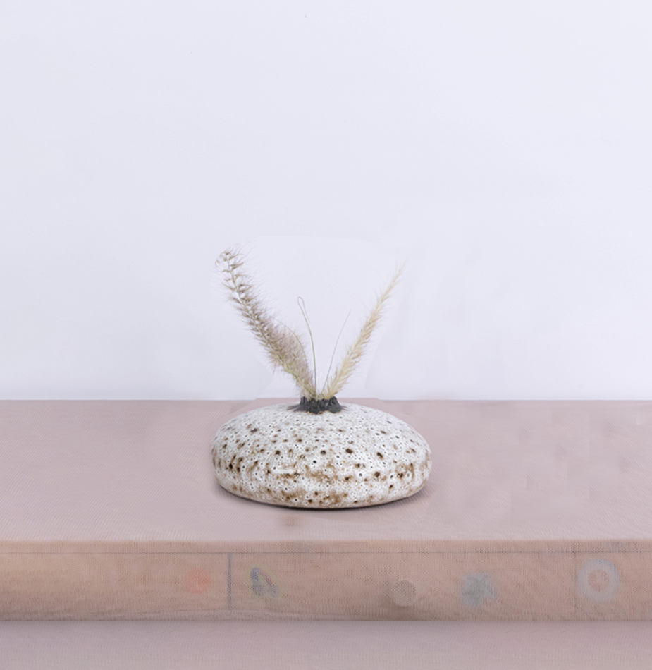 White spotty handbuilt vase - Fastoun