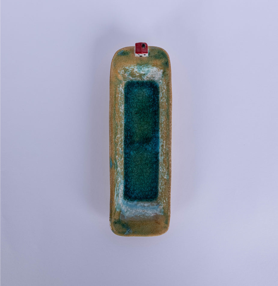 Slim handmade plate with house - Fastoun