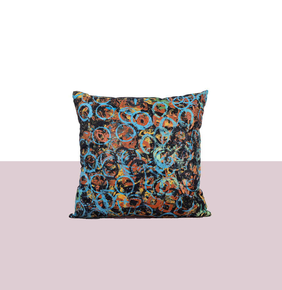 Square hand painted canvas cushion with blue rings - Fastoun