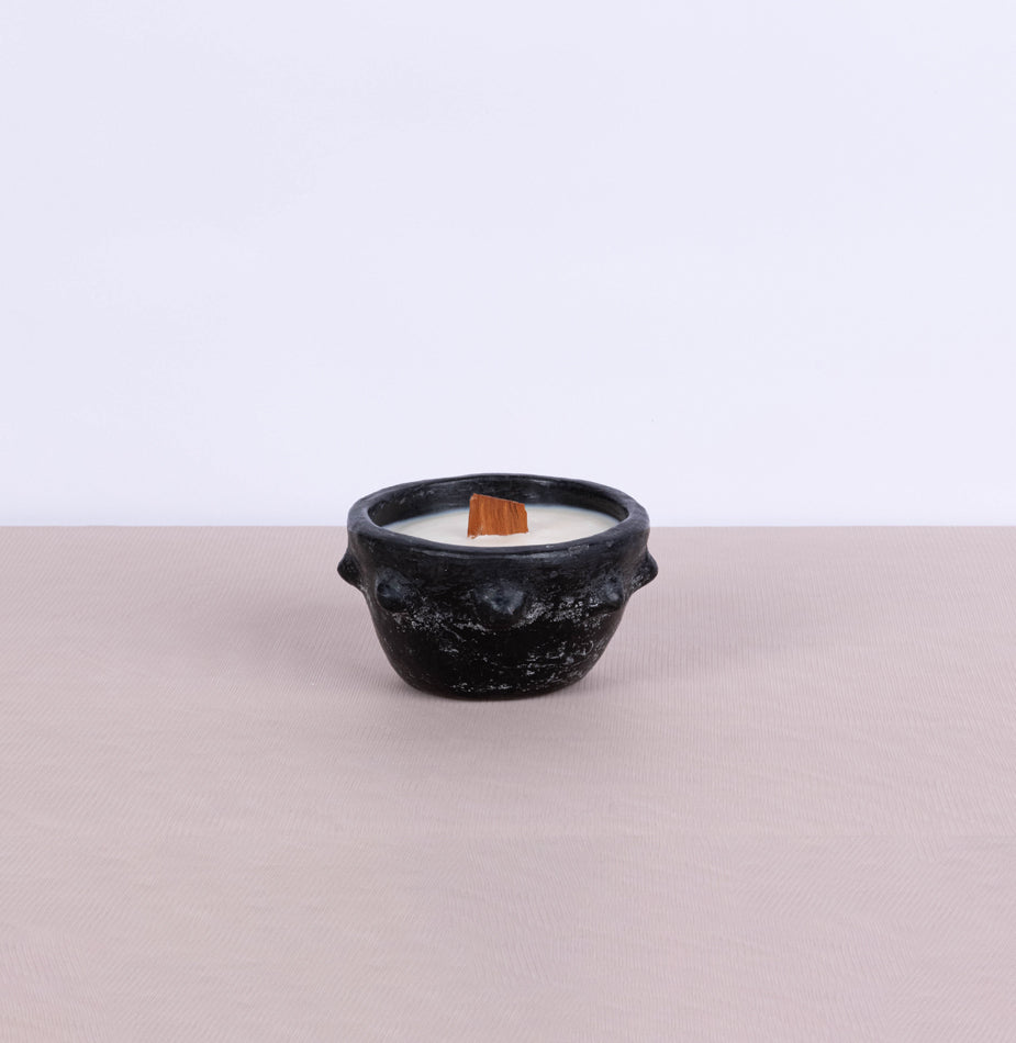 Small black Sejnane candle with textured surface 4 - Fastoun