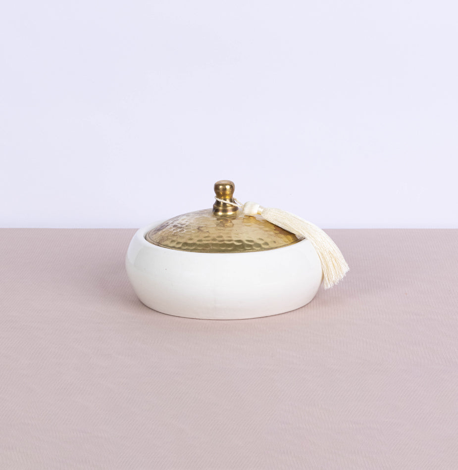 Gold Tasseled Ceramic candle - Fastoun