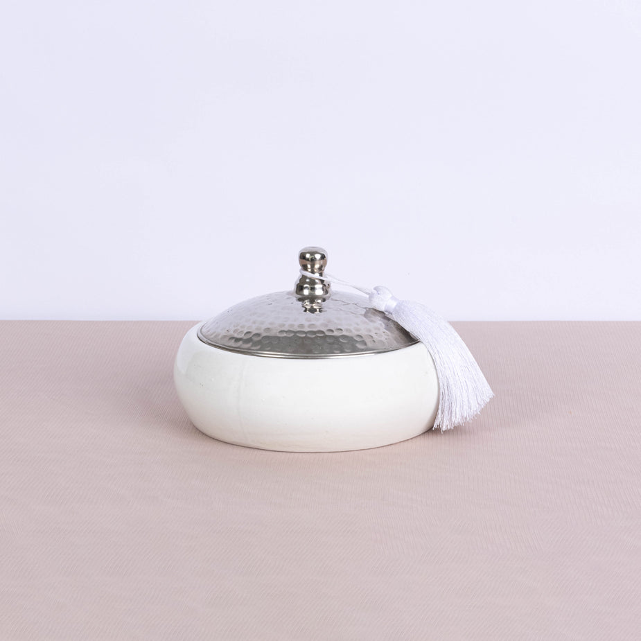 Silver Tasseled Bonbonniere Ceramic Candle - Fastoun