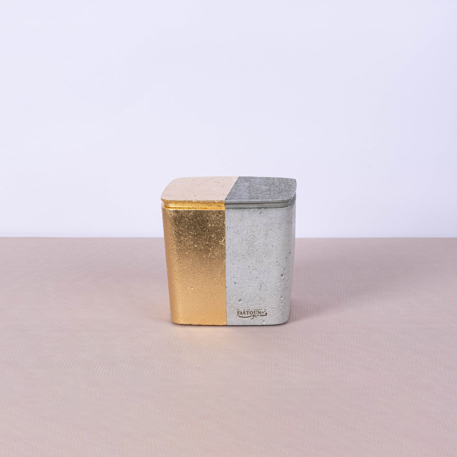 Square concrete box half covered with gold leaf - Fastoun