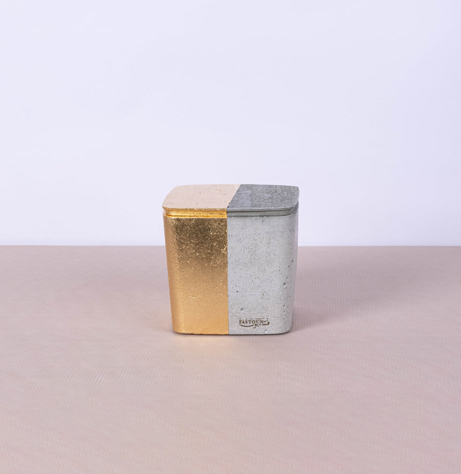 Square concrete box half covered with gold leaf - Fastoun