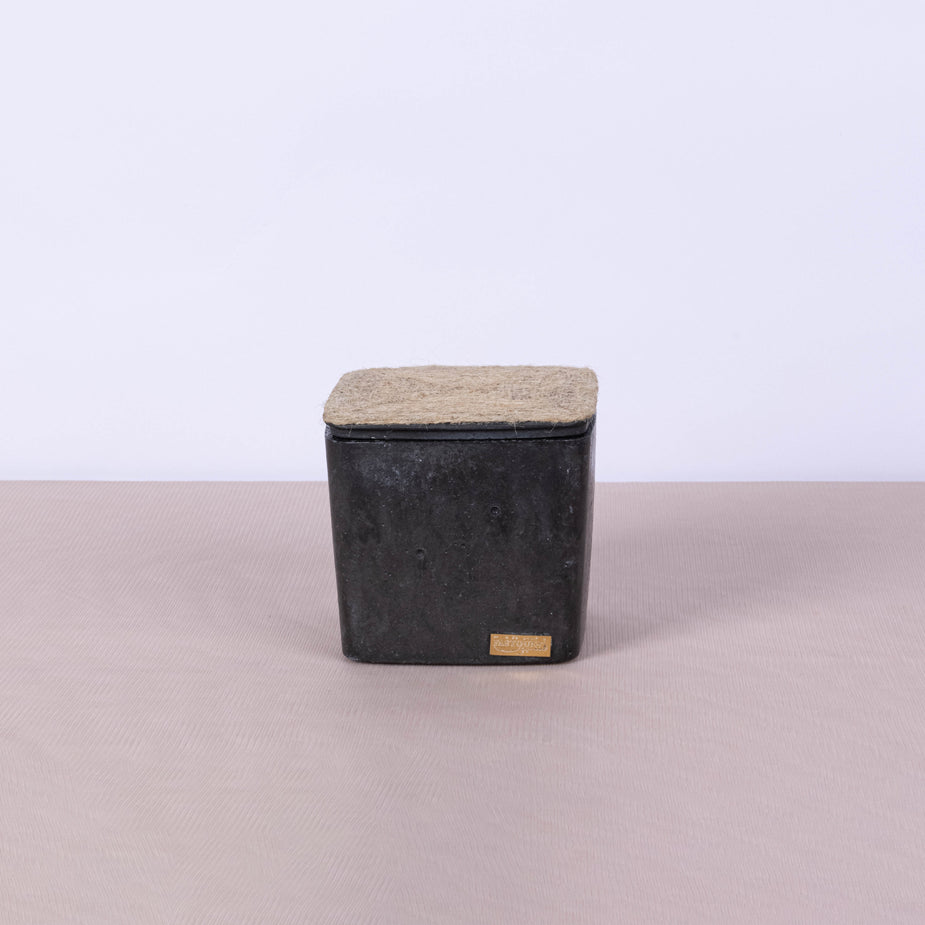 Large square black concrete box with vegetal rope lid - Fastoun