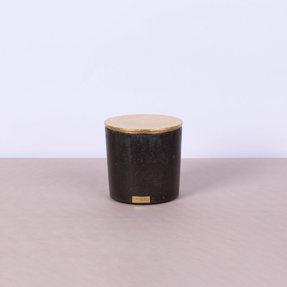 Large round black concrete box with gold leaf lid - Fastoun
