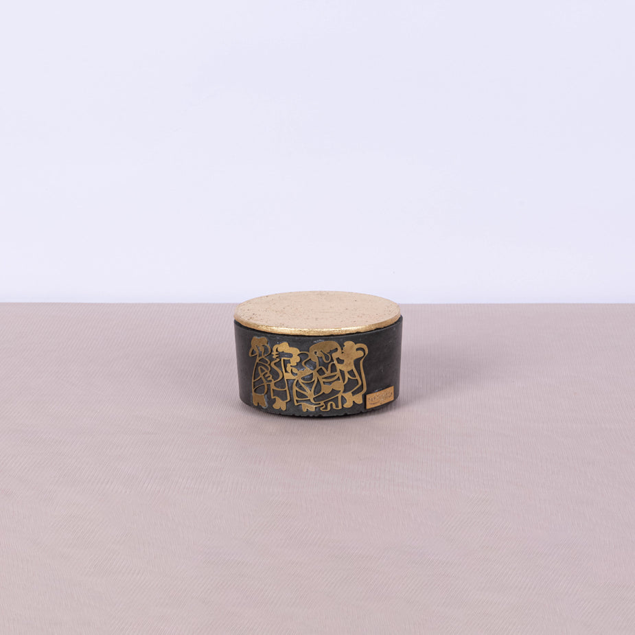 Small black round concrete box with graffiti in copper and gold leaf lid - Fastoun