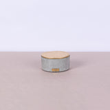 Small Round concrete box with gold leaf lid - Fastoun